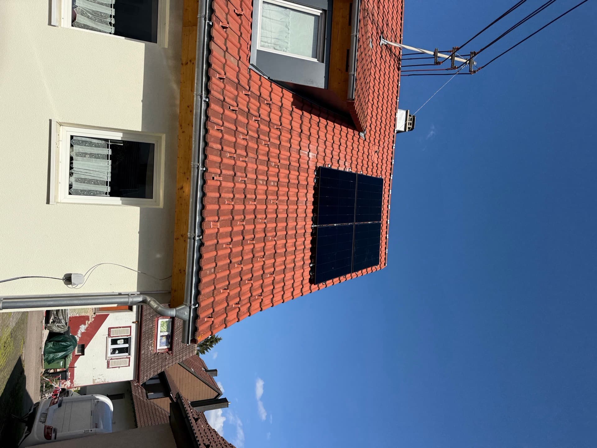 Fertige PV-Giebelanlage von SONNCO in Bad Dürrheim