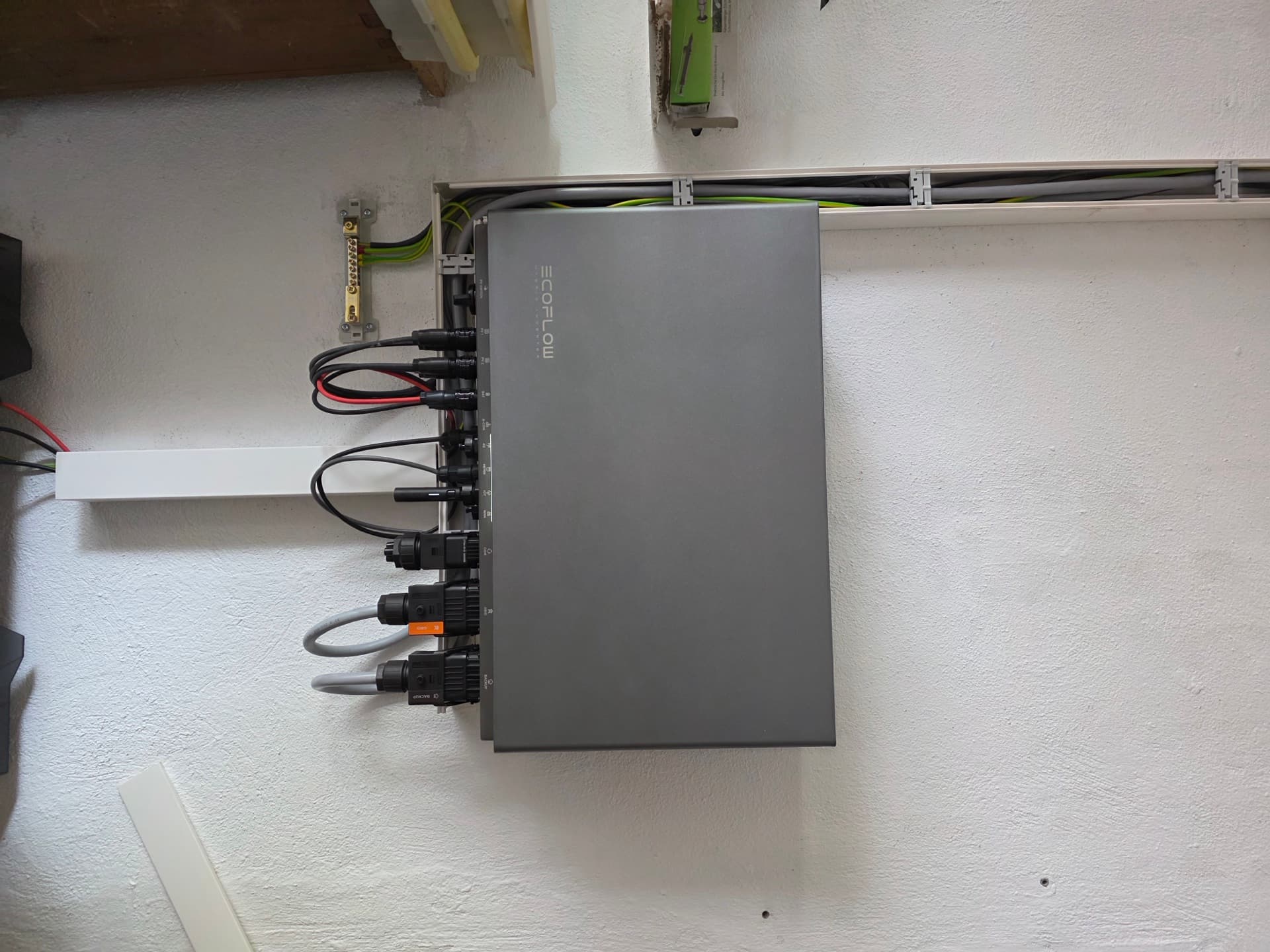 EcoFlow Hybrid-Wechselrichter sauber installiert — SONNCO Projekt in Dornhan bei Schramberg