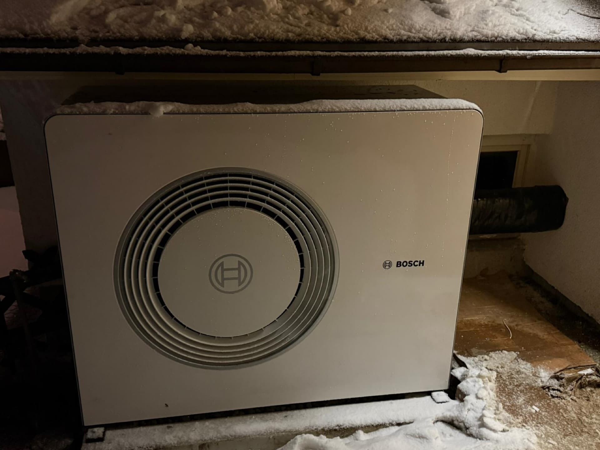 BOSCH Wärmepumpe im Winterbetrieb — SONNCO Installation in Albstadt
