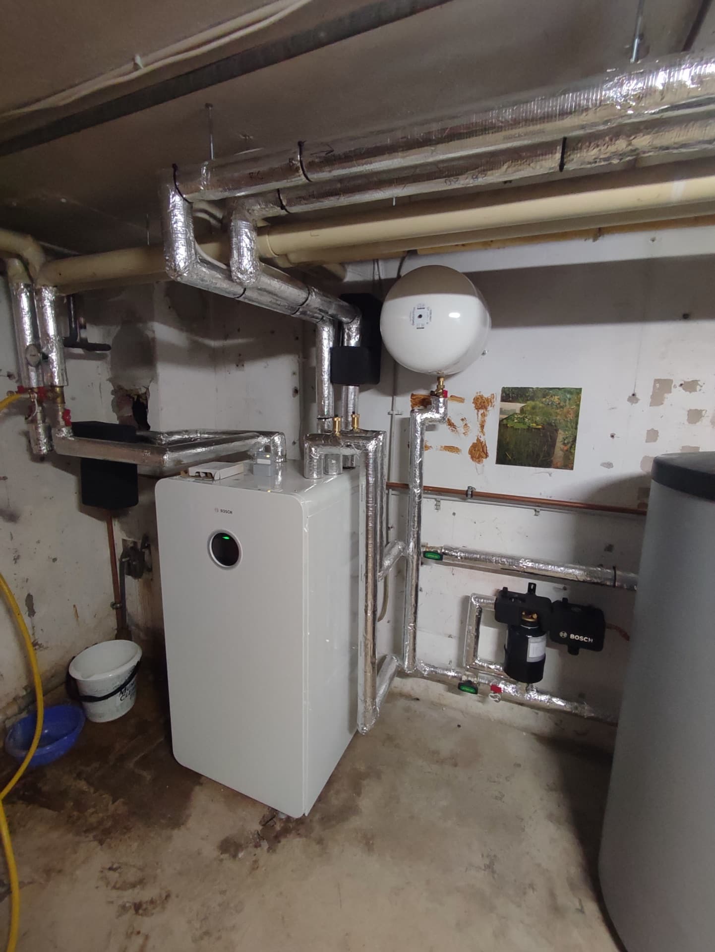 BOSCH-Wärmepumpen-Inneneinheit mit Pufferspeicher — SONNCO Projekt in Blumberg (Schwarzwald-Baar-Kreis)