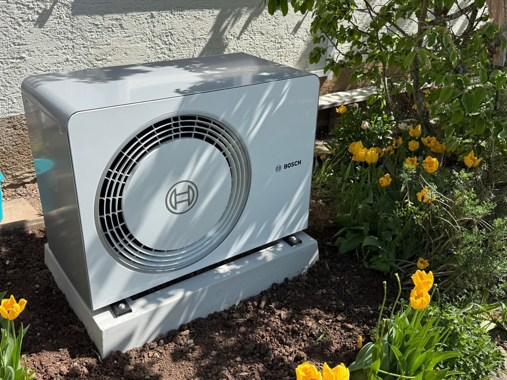 BOSCH Wärmepumpe installiert von SONNCO in Villingen-Schwenningen